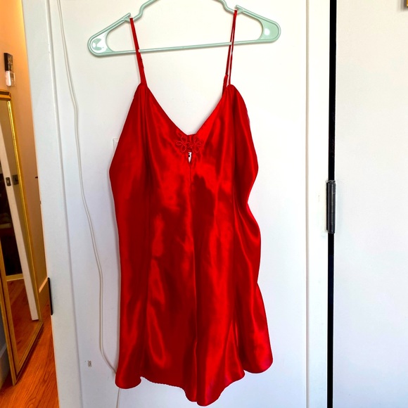 Morgan Taylor Vintage Satin Red Romper - Picture 5 of 6